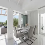 Luxurious Bright With Pool Villa
