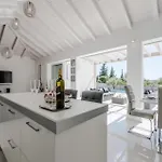 Luxurious Bright With Pool Villa