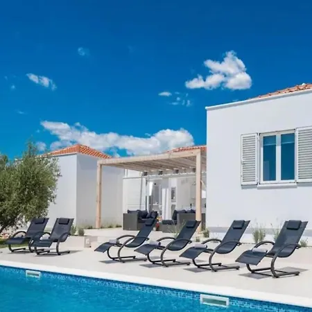 Luxurious Bright With Pool *
