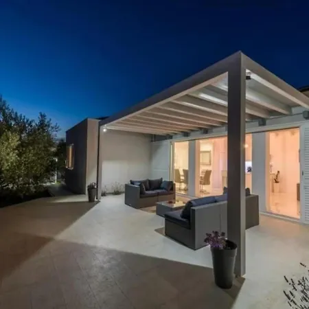 Villa Luxurious Bright With Pool *