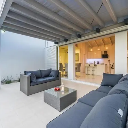 Luxurious Bright With Pool