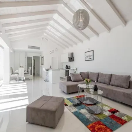 Villa Luxurious Bright With Pool *