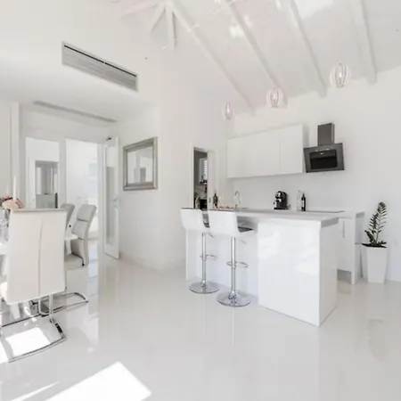 Luxurious Bright With Pool Villa *