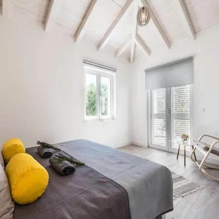 Luxurious Bright With Pool Villa *