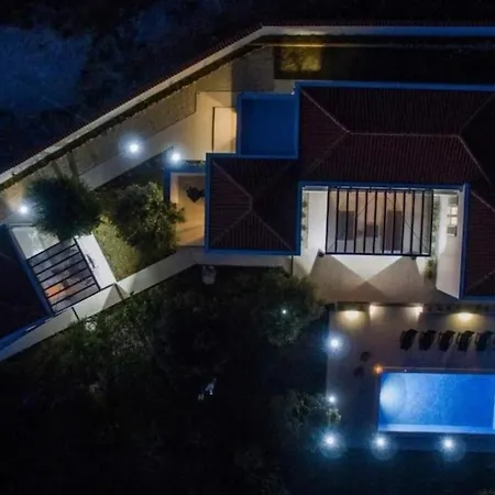 Luxurious Bright With Pool Villa *