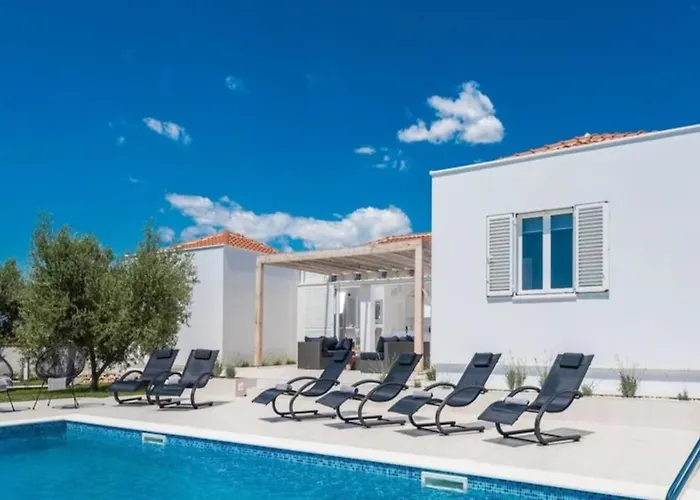 Luxurious Bright With Pool *