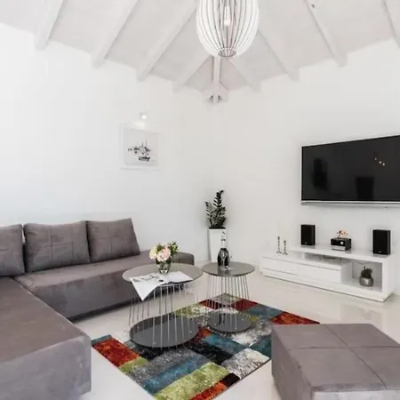 Luxurious Bright With Pool *