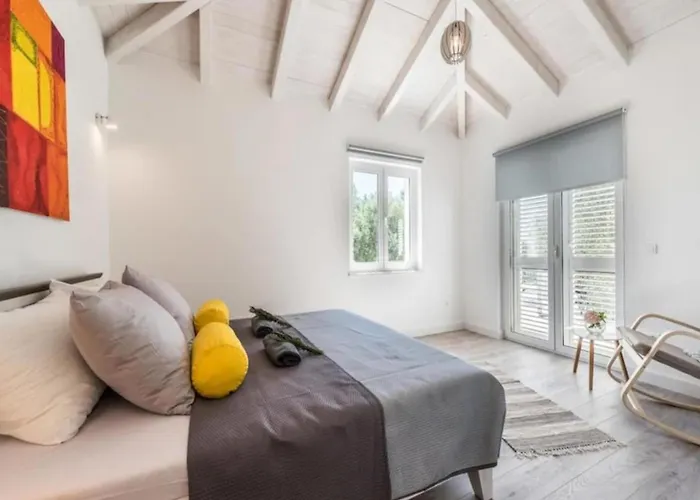 Luxurious Bright With Pool