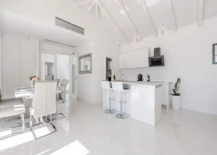 Luxurious Bright With Pool Villa *