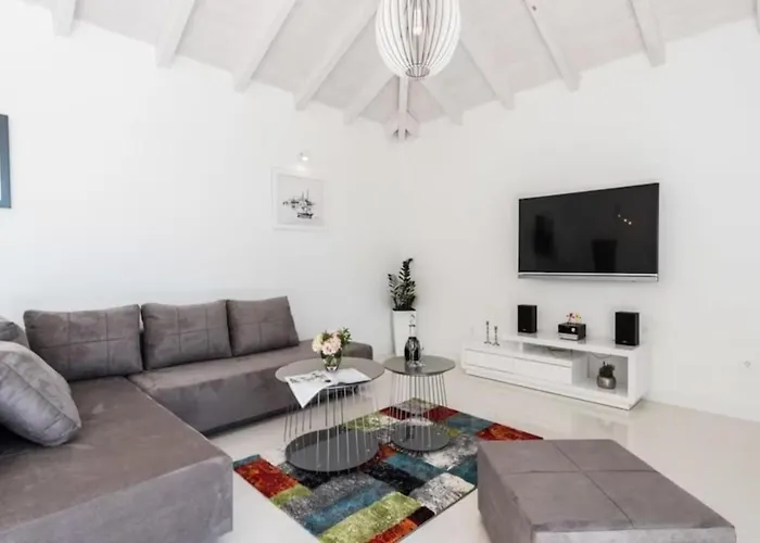 Luxurious Bright With Pool *