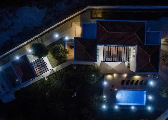 Luxurious Bright With Pool Villa *